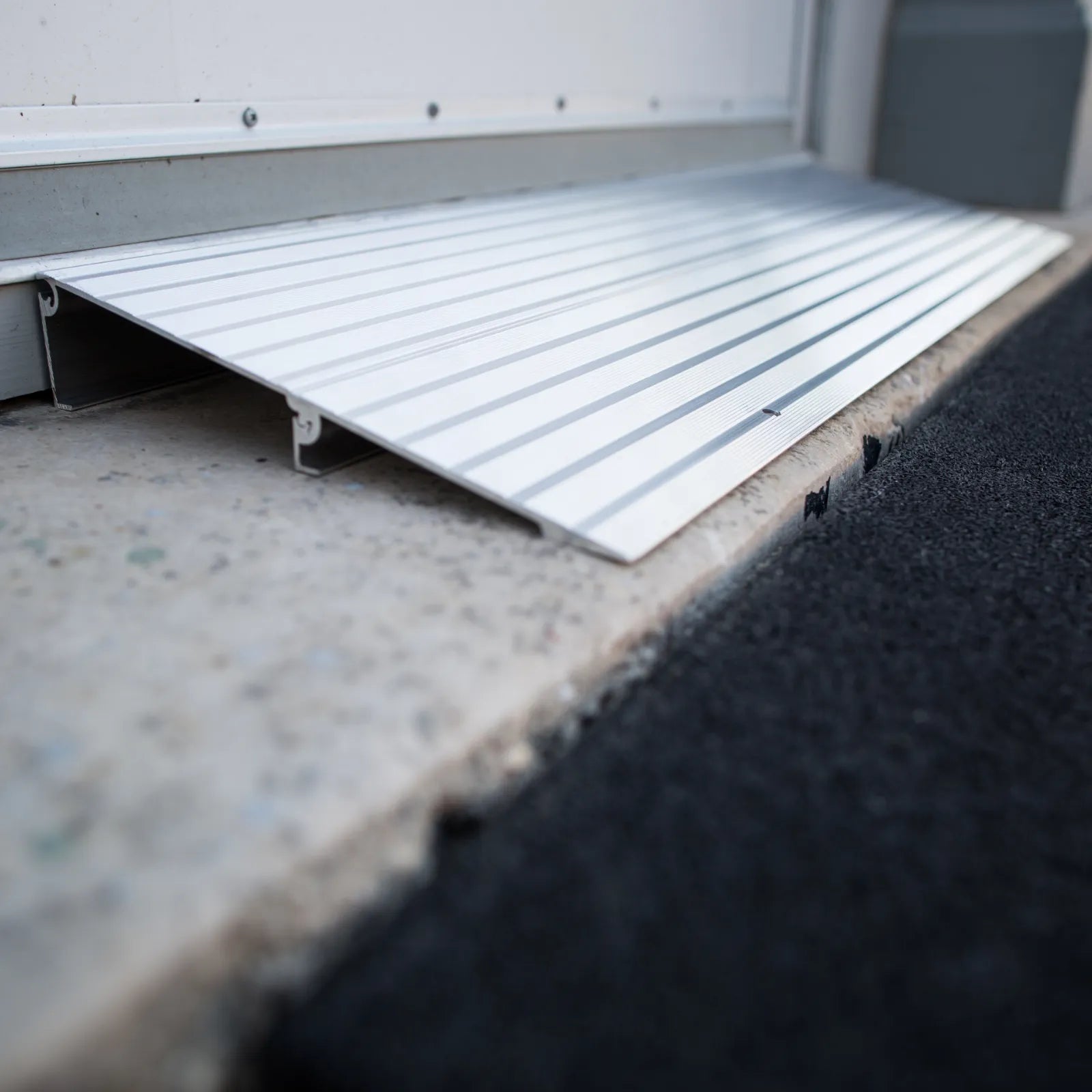 ALUMINUM TRANSITION MODULAR ENTRY RAMP