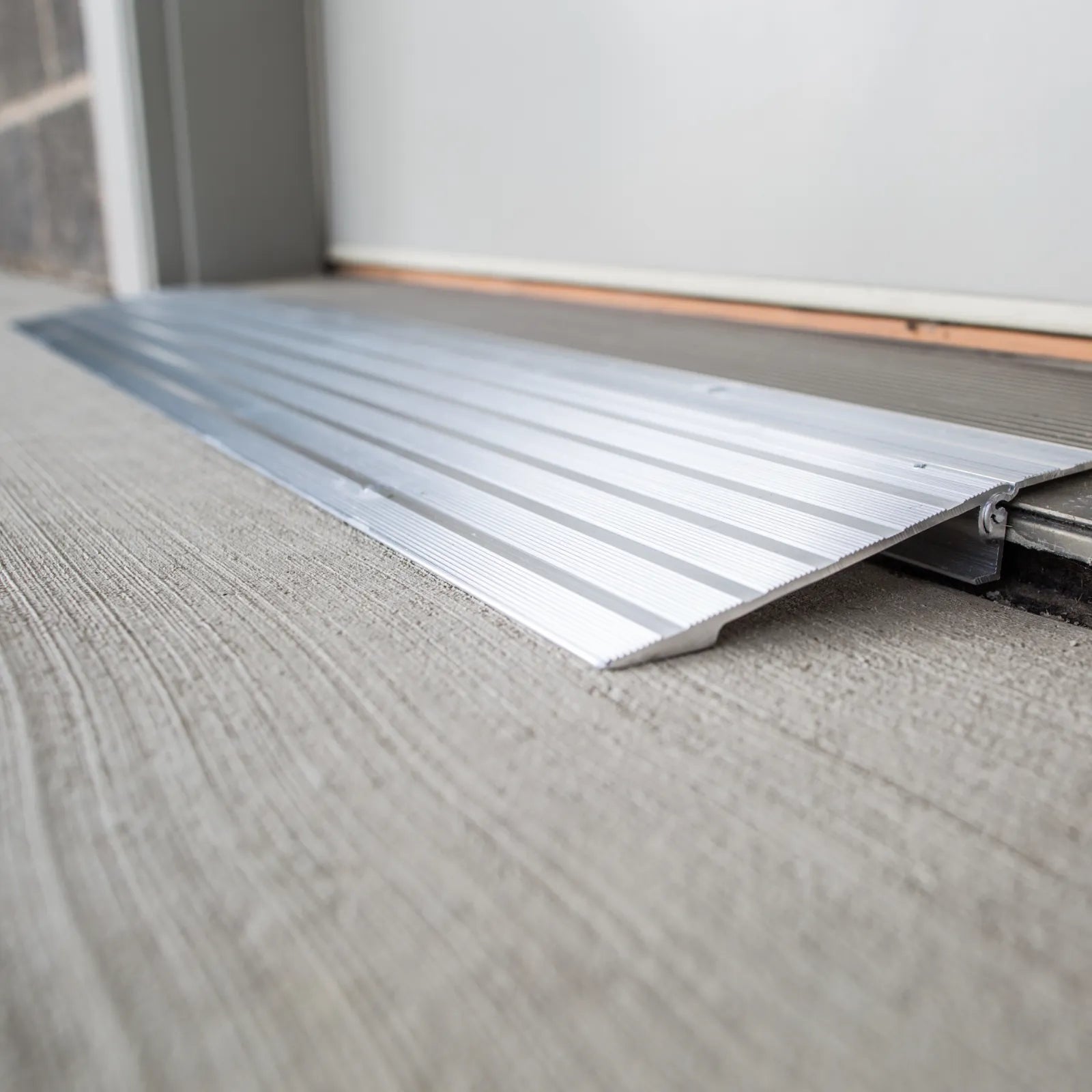ALUMINUM TRANSITION MODULAR ENTRY RAMP